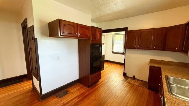 Building Photo - EAST SIDE UPDATED 3 BEDROOM CRAFTSMAN STYLE HOME AVAILABLE NOW!