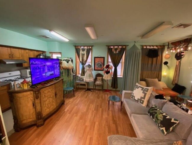 Building Photo - Mulberry Street