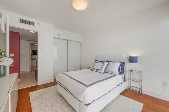 Building Photo - 18671 Collins Ave