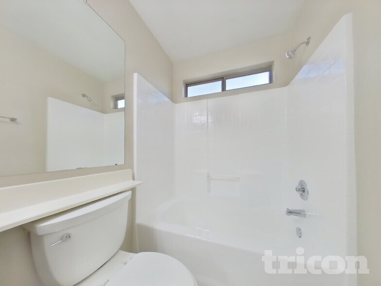 Building Photo - 2022 E Winston Dr