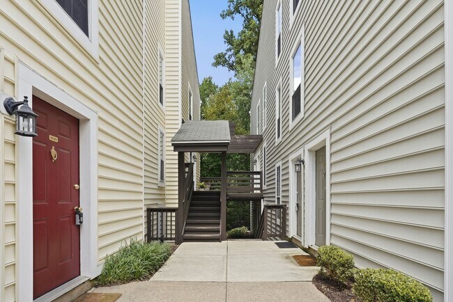 Building Photo - 10118 Oakton Terrace Rd