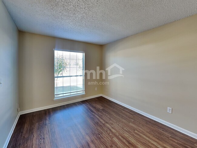 Building Photo - 3389 Westfield Dr