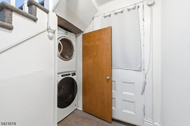 Building Photo - 104 Maple Ave