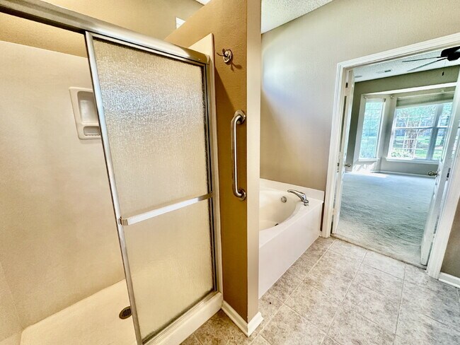 Building Photo - Outstanding Two Bedroom Home in Sun City!