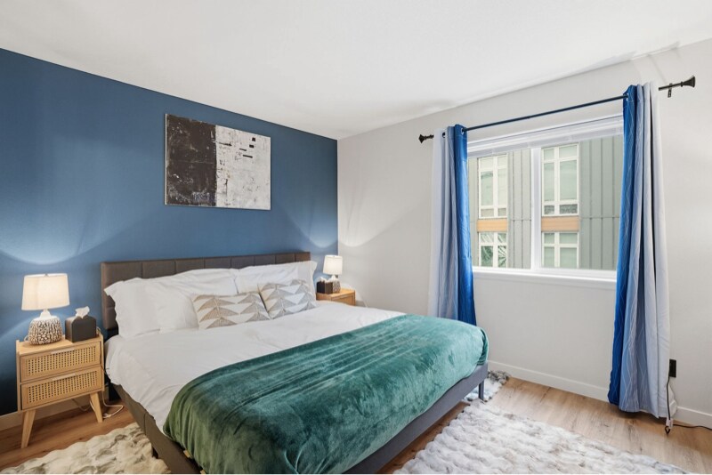 Building Photo - 10 SE 105th Ave