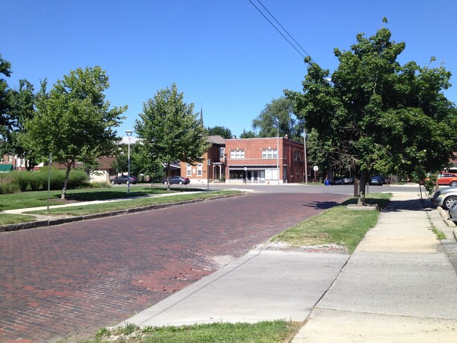 Building Photo - 19 W Frankfort St