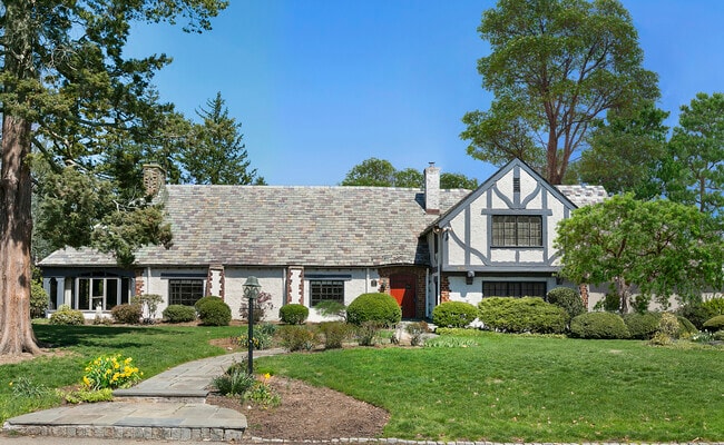 Building Photo - 430 Orienta Ave