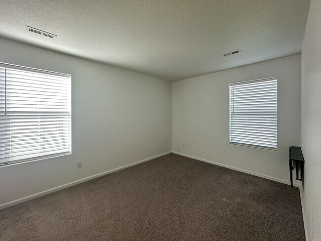 Building Photo - Senderos Creek 3bd paired home