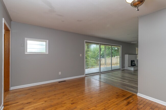 Building Photo - 630 Colonial Dr