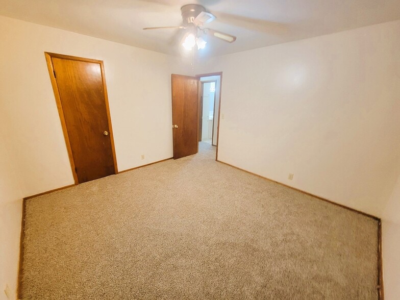 Building Photo - 433 S Sheridan St