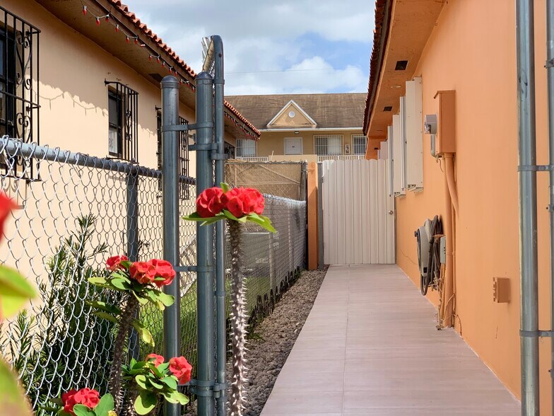 Building Photo - 6411 W 22nd Ct