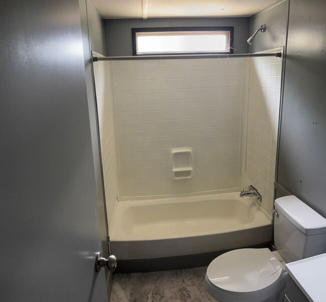 Building Photo - 2 Bedroom 1 Bathroom Trailer Located in We...