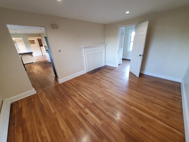 Building Photo - 450 Oak St