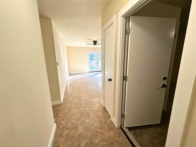 Building Photo - 2525 Dovemeadow Dr
