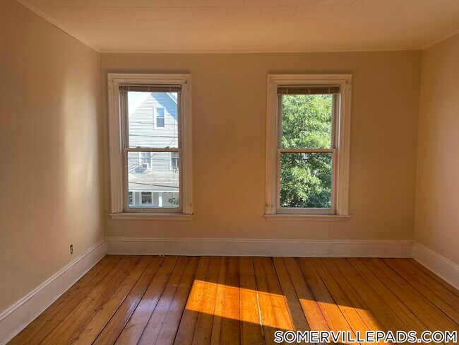 Building Photo - 11 Clarendon Ave