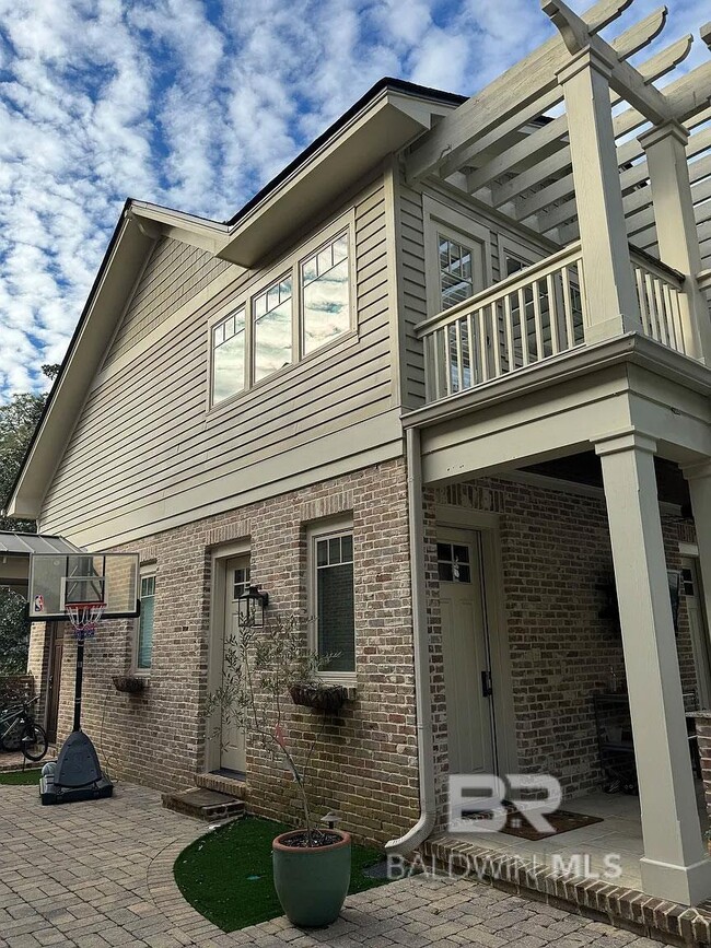 Building Photo - 111 Magnolia Ave