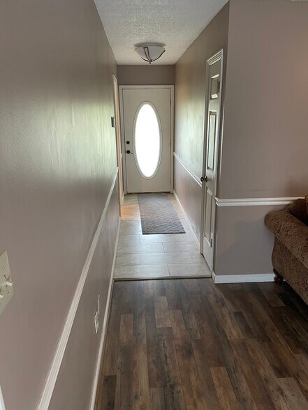 Building Photo - 973 Greencliff Dr