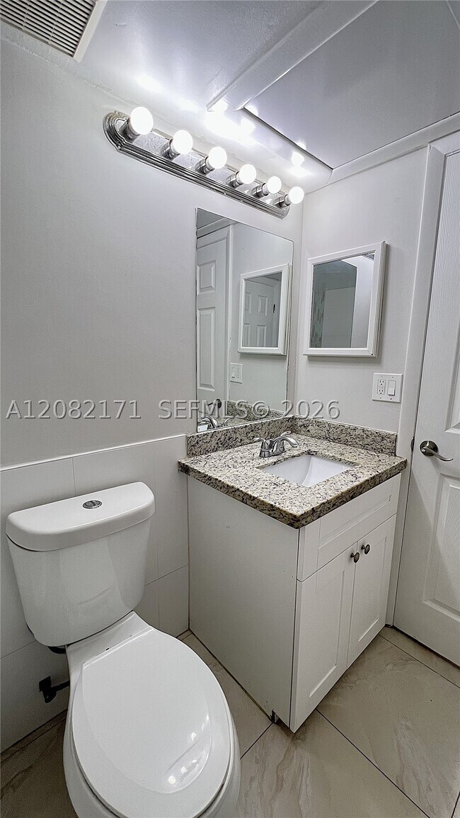 Building Photo - 2890 N Oakland Forest Dr