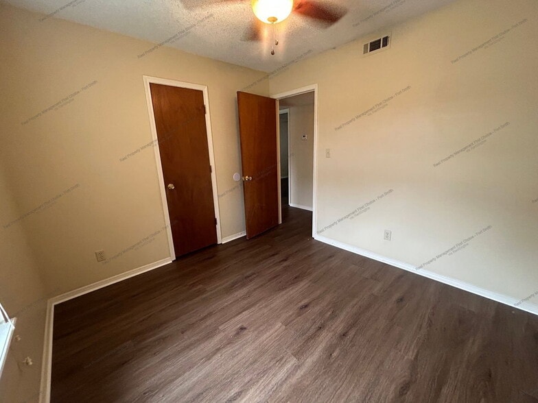 Building Photo - 1413 Grand Oak Dr