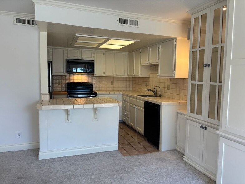 Building Photo - 444 Racquet Landing