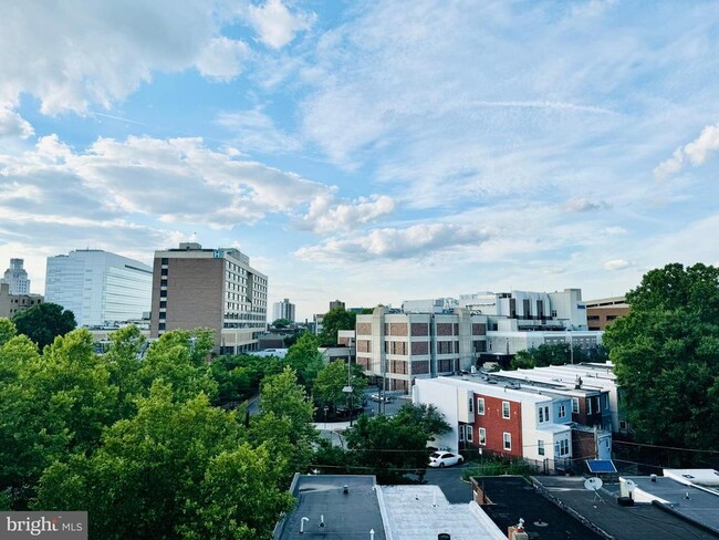 Building Photo - 700 New St