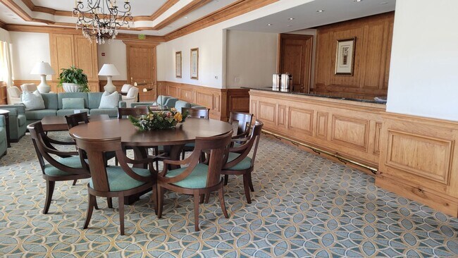 Building Photo - Seasonal/short term 3/2 renovated Ritz Carlton beauty with long water views