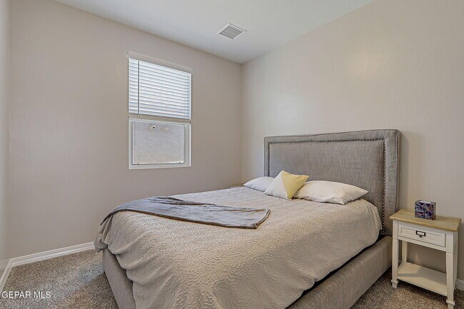 Building Photo - 143 Sarah Trl