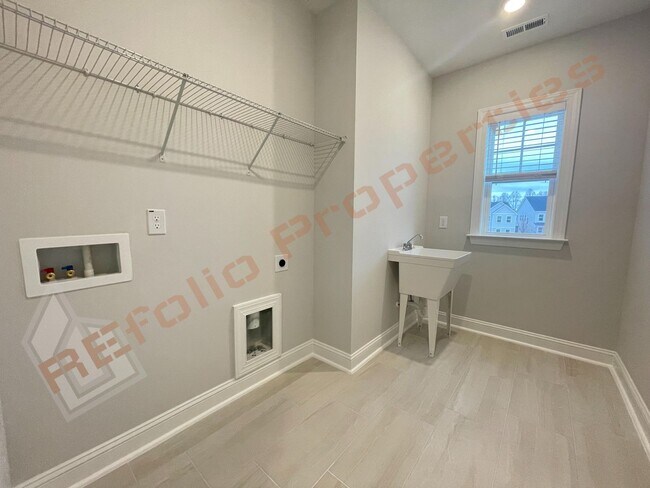 Building Photo - Get 50% off your first month’s rent! Enjoy...