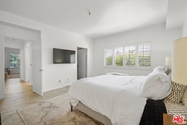 Building Photo - 14630 Dickens St