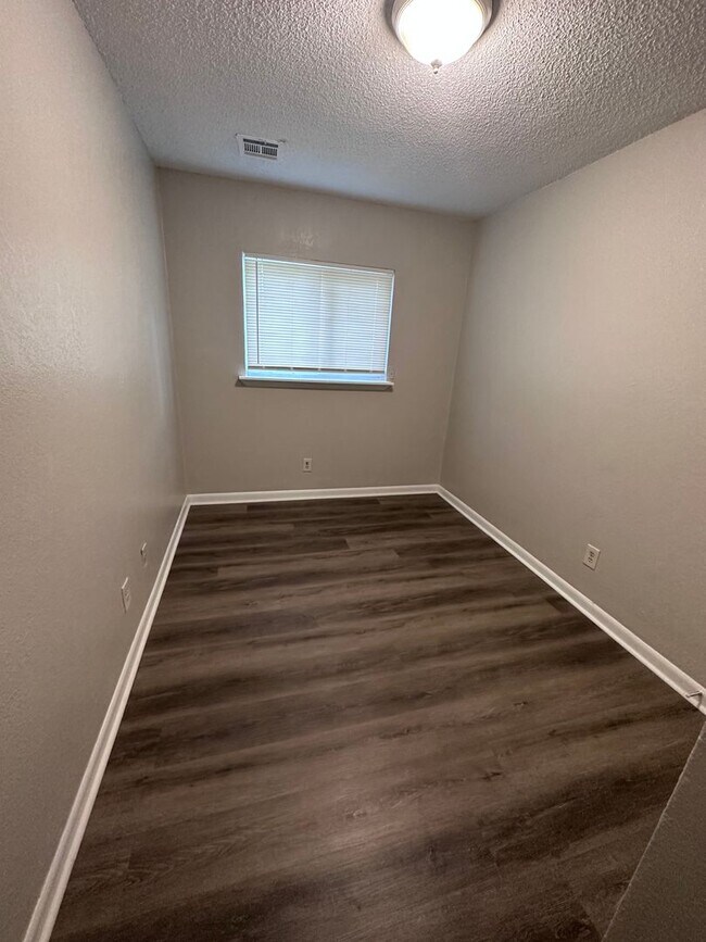 Building Photo - $745 - Accepting SECTION 8/ Housing Voucher 3 bedroom / 1 bathroom - Newly remodeled Apartment
