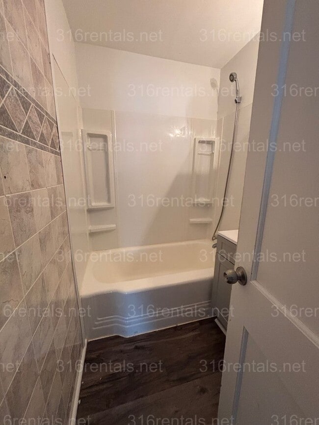 Building Photo - Three bed one bath House Available Now!