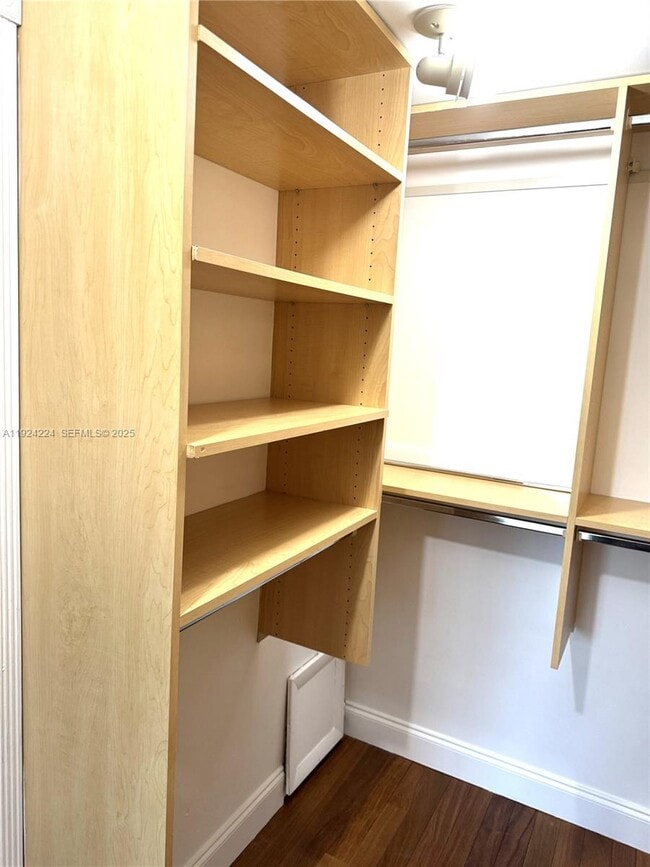 Building Photo - 1824 Brickell Ave