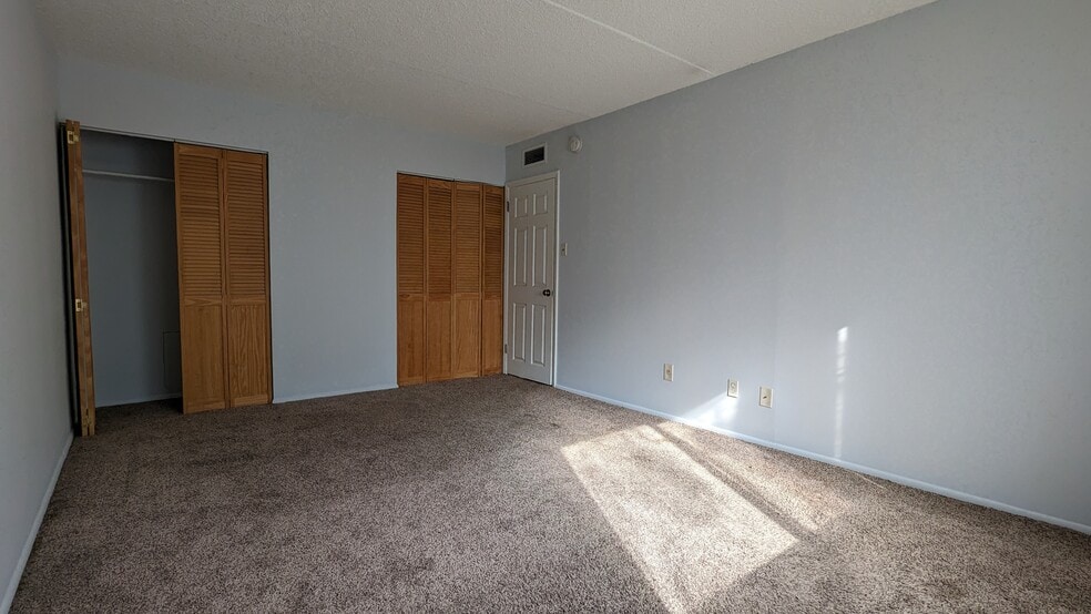Building Photo - 832A Putnam Blvd