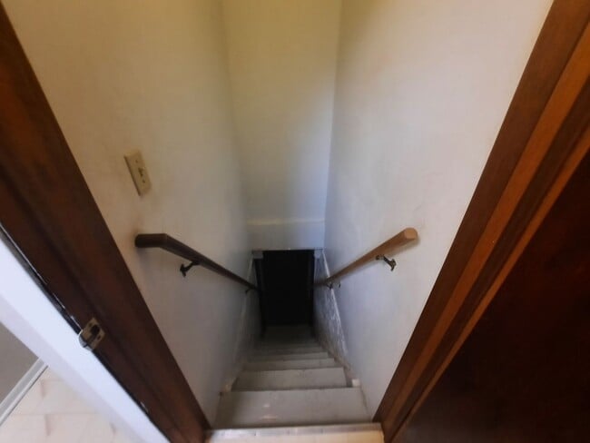 Building Photo - Two Bedroom, One Bathroom Home with fenced yard and shed