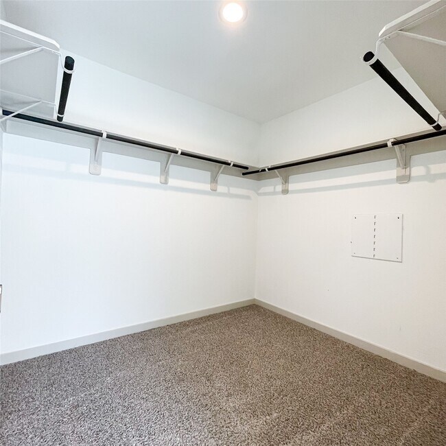 Building Photo - 6826 Halifax Harvest Ln