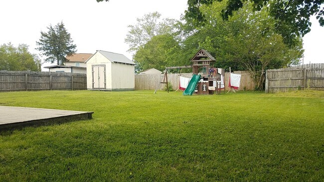 Building Photo - Oak Springs