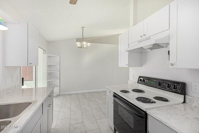 Building Photo - 1813 E Grandview Rd