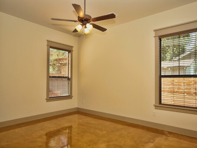 Building Photo - 2917 Rio Grande St
