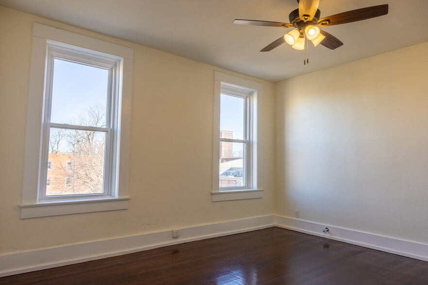 Building Photo - 537 Denison St