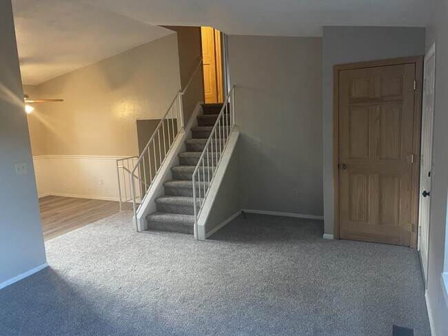 Building Photo - 8575 Cottonwood Way