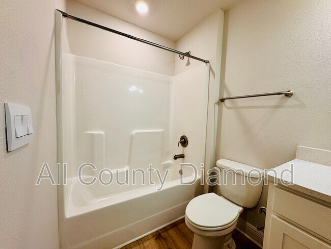 Building Photo - 10 Renea Cv