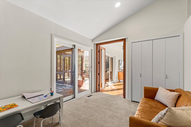 Building Photo - 3936 Holden Dr