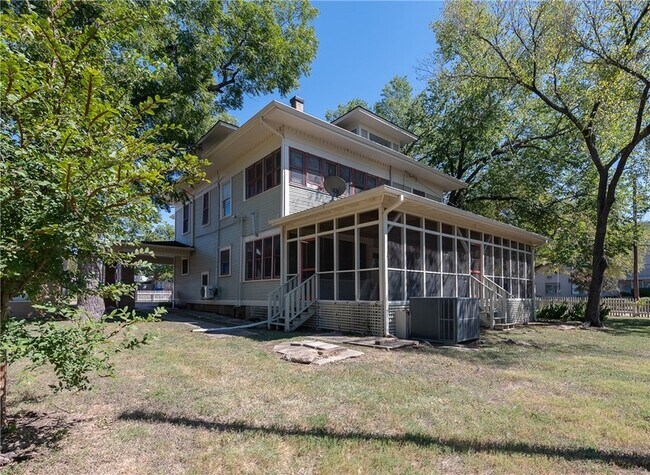 Building Photo - 206 S Sims Ave