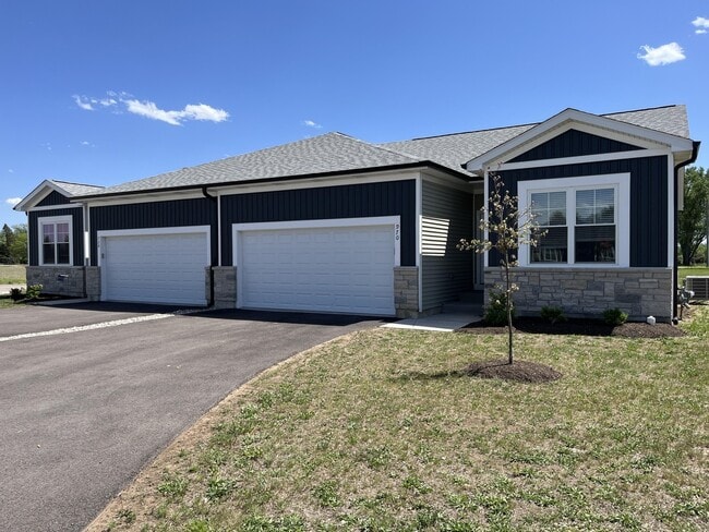 Primary Photo - 970 Partridge Cir