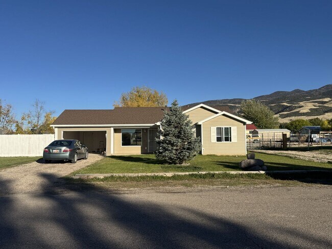 Building Photo - Ranch Rambler in Enoch