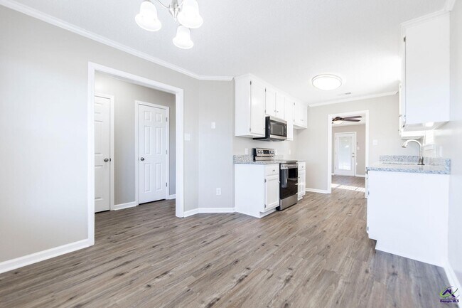 Building Photo - 404 Chadwyck Cir