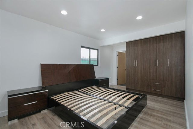 Building Photo - 8143 Hazeltine Ave