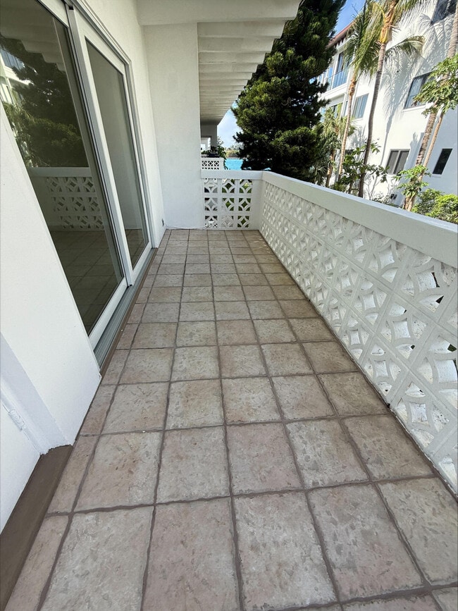 Building Photo - 220 Inlet Way