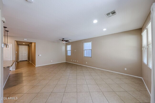 Building Photo - 12041 W Cottontail Ln