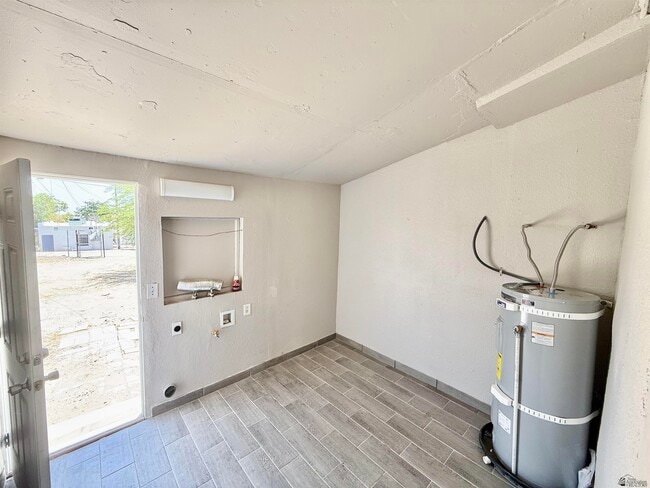 Building Photo - 481 S 2nd Ave